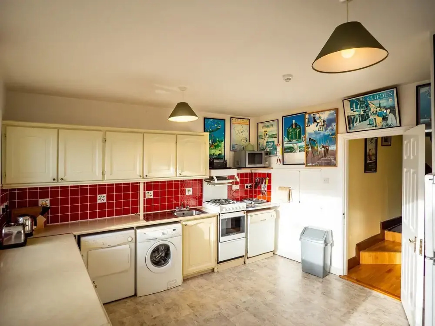 Clifden White Heather House