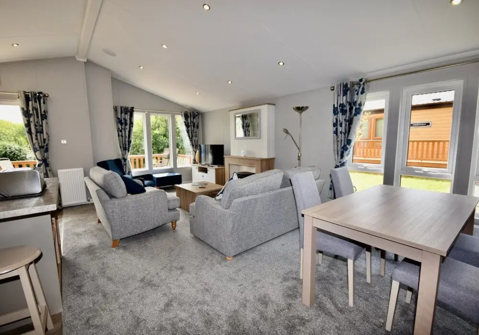 Poppy An Immaculate Lake Side Lodge the Perfect Retreat for all Sleeps 4