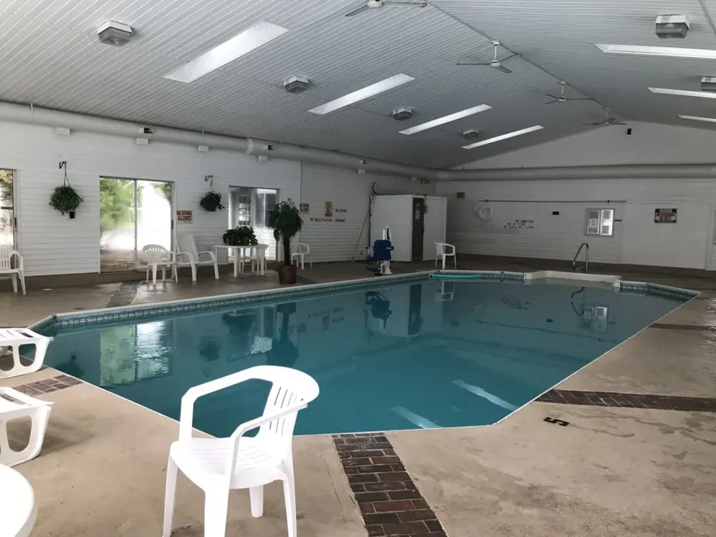 Exit 5 Motel & Cottages