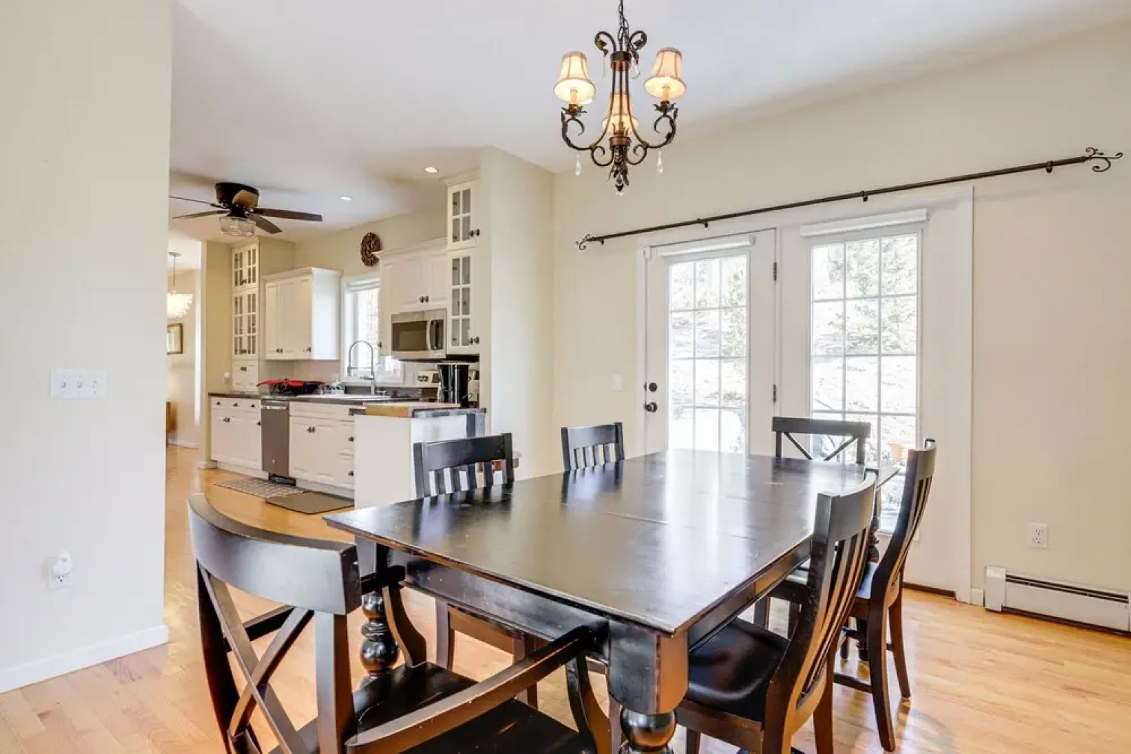 Mystic Retreat w/ Patio & Grill: Walk to River!