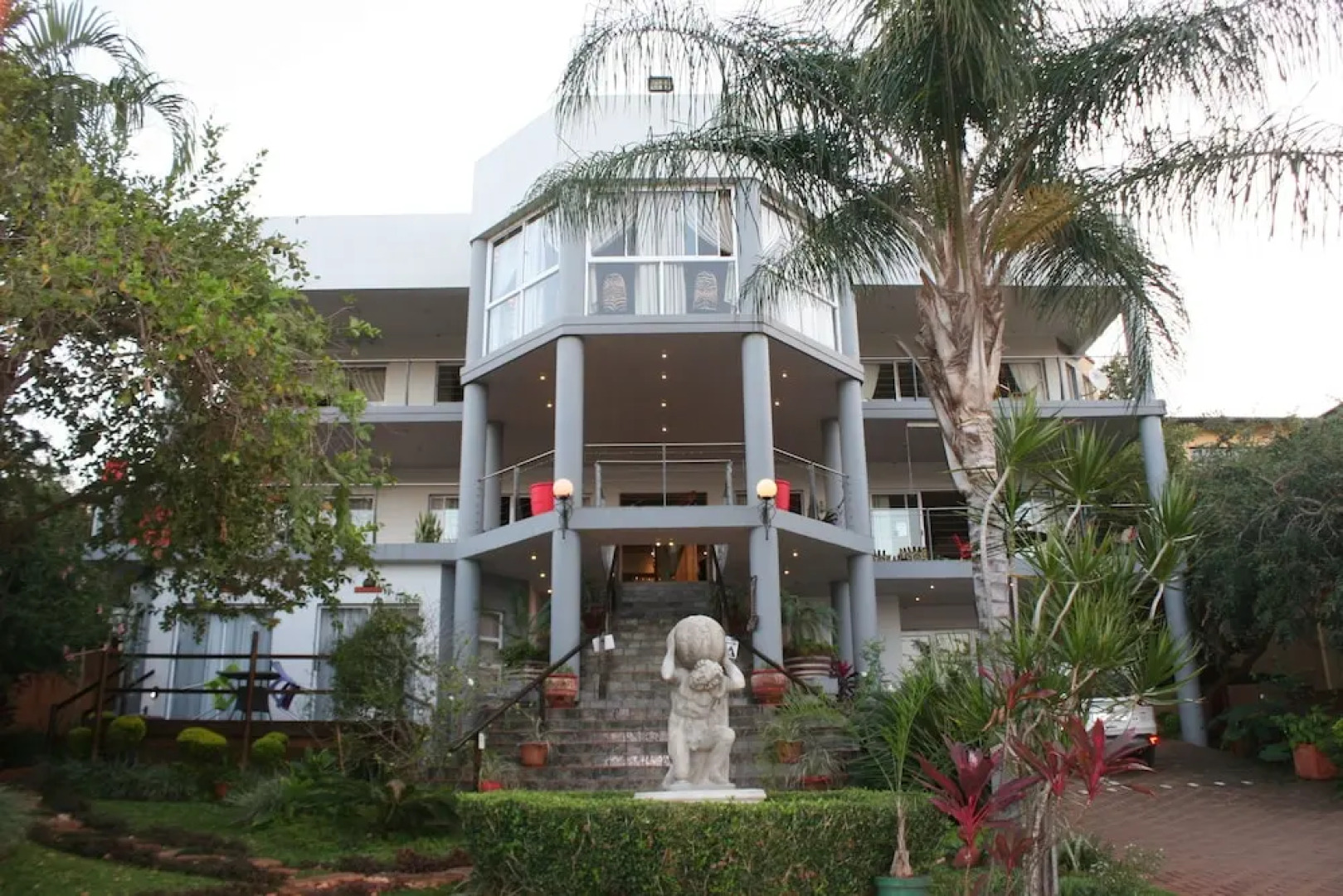 Villa Candilabra Guesthouse