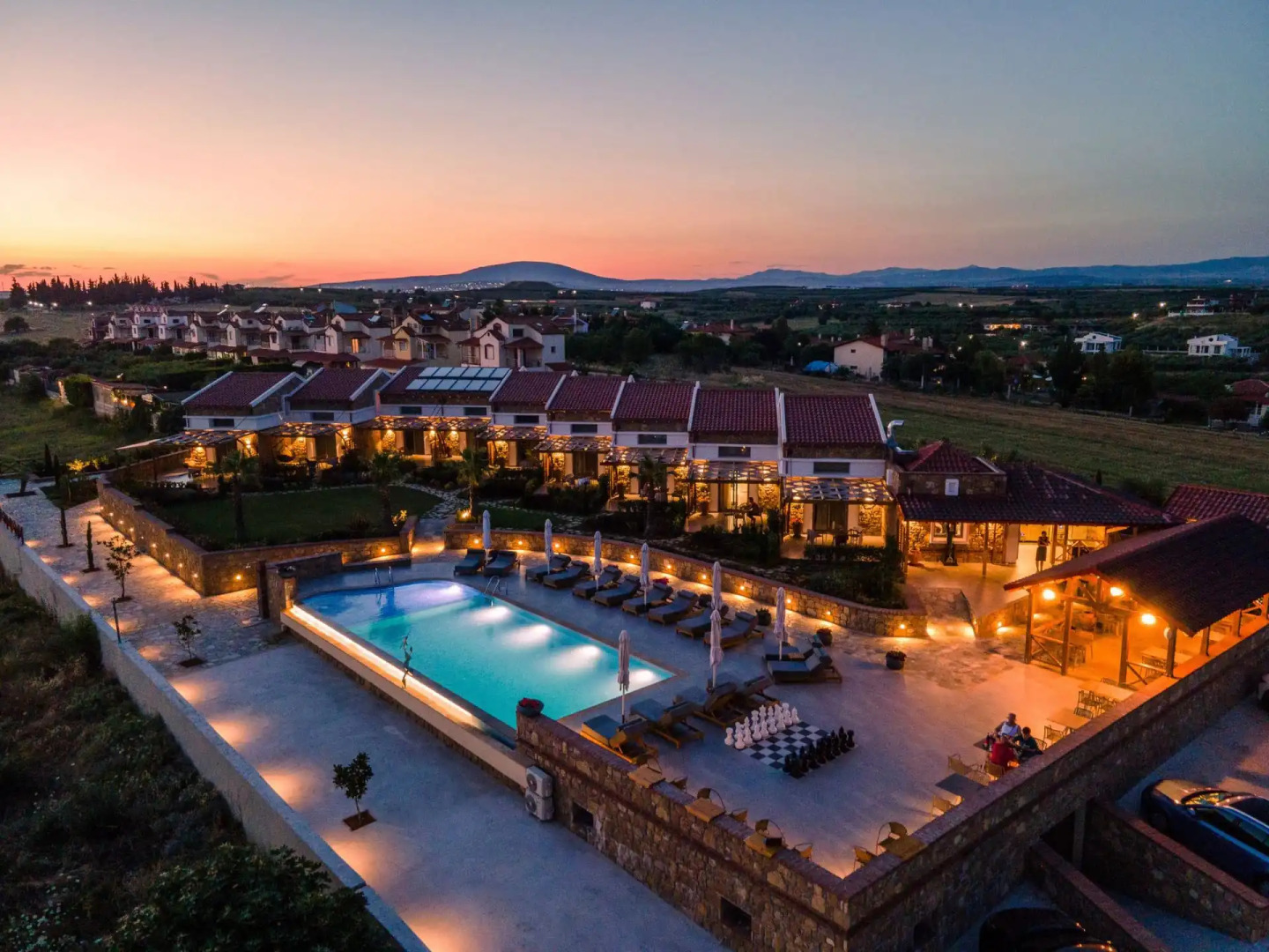 Akrolithos luxury suites