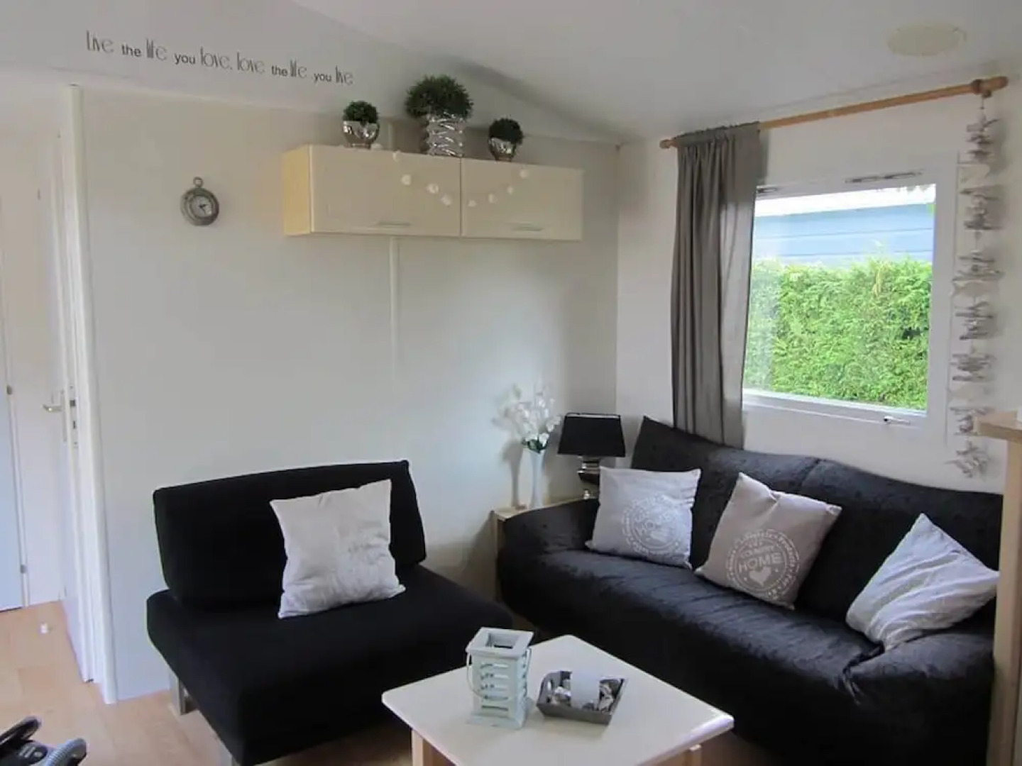 Captivating Chalet with Microwave near Wadden Sea