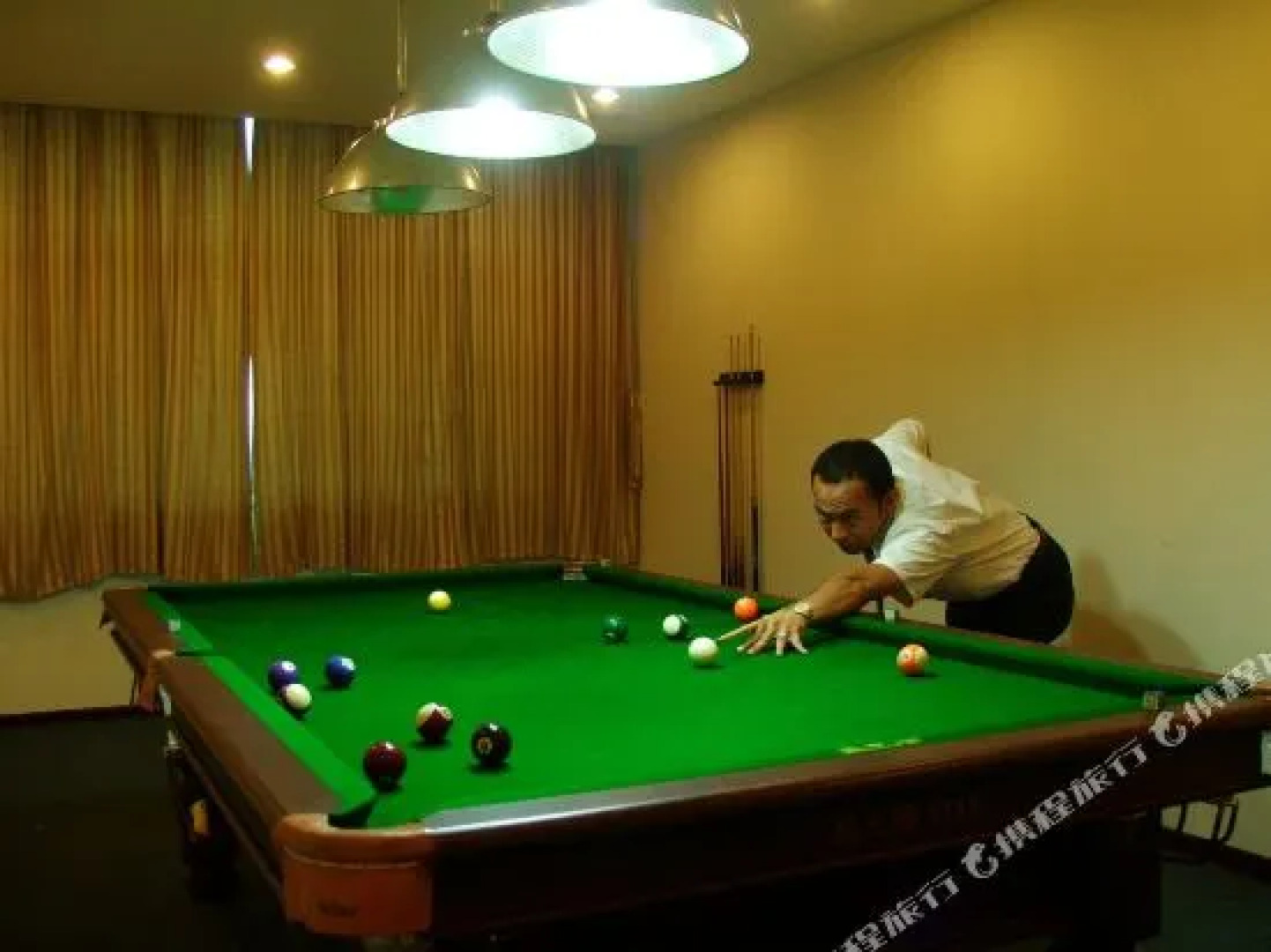 Red Crowned Crane Hotel