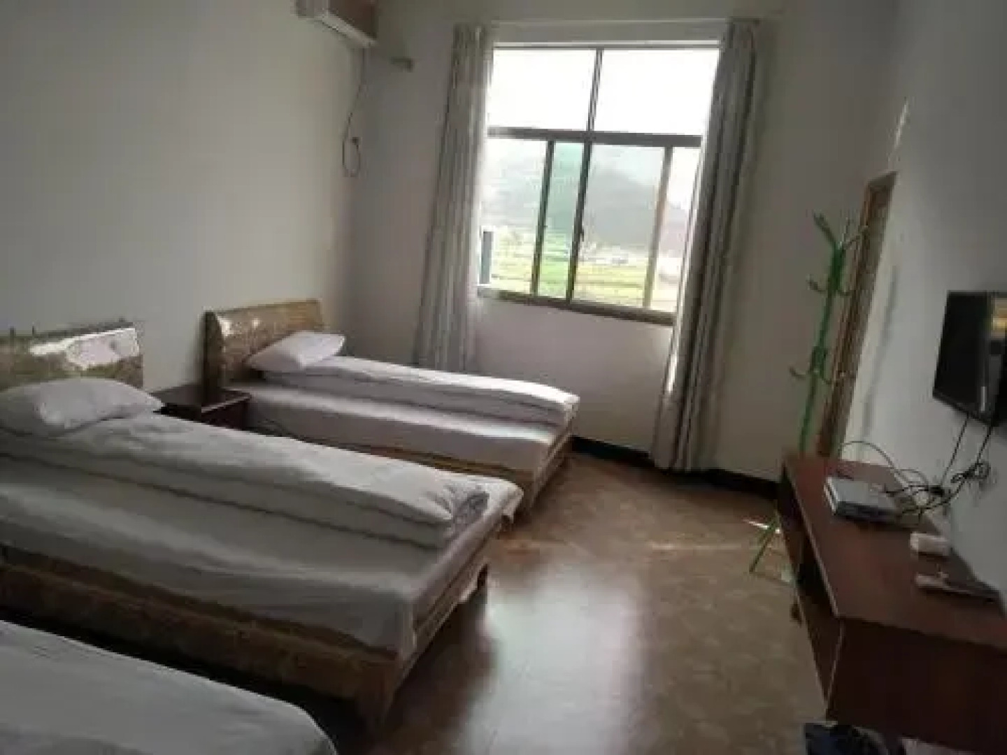 Wuyuan Jiangling Huatian Hostel