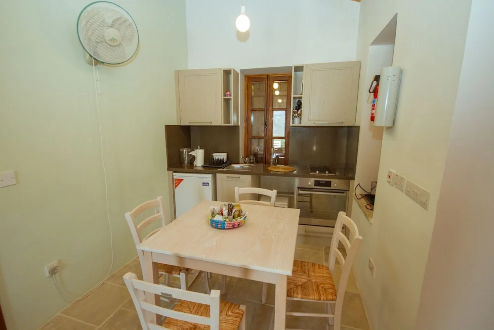 Thyone Uno Bal Cottage