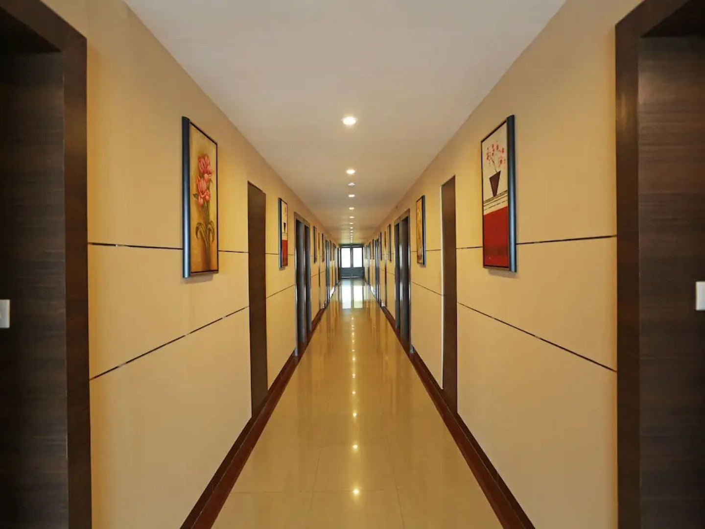 OYO 10392 Hotel Corbiz Tower