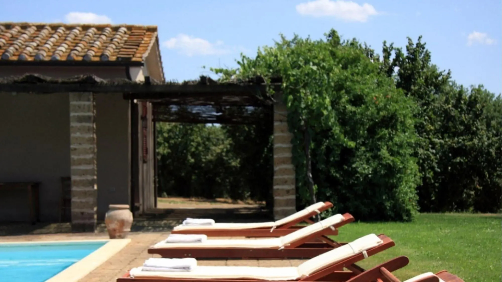 Bagnoletto Splendid Farmhouse in the Open Countryside-bagnoletto