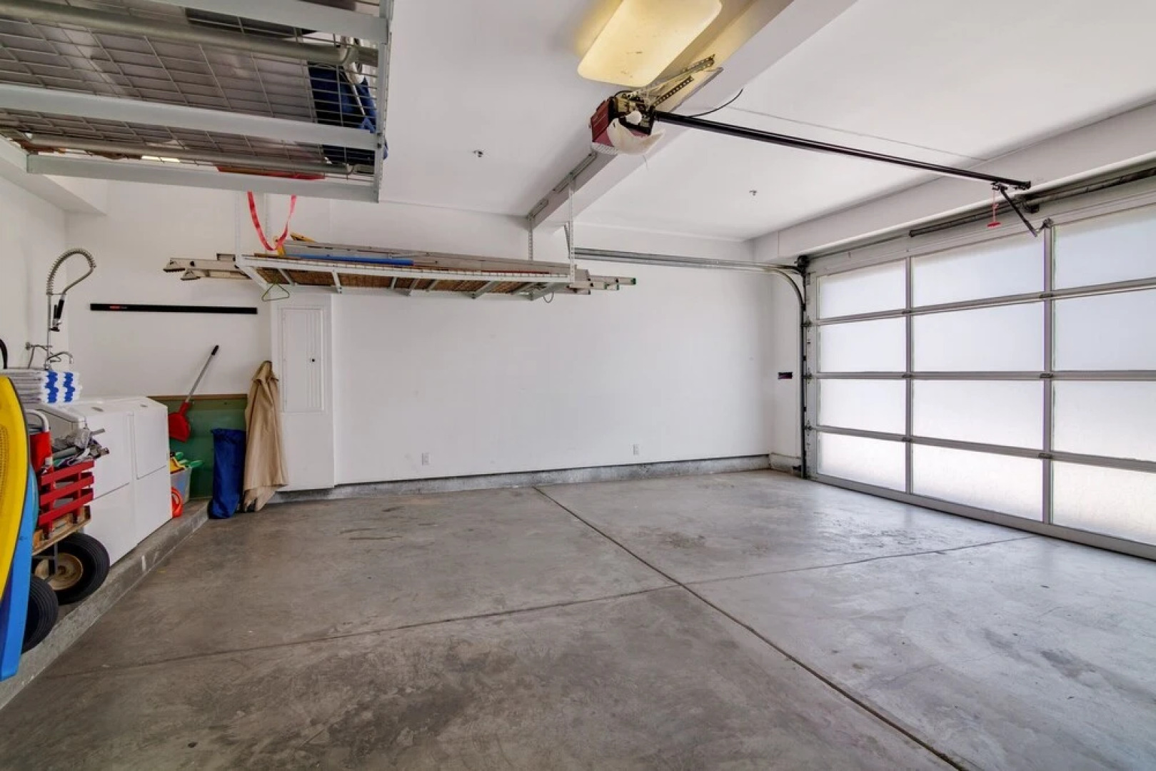 Ocean-view Oasis W/ Rooftop Deck - Steps To Beach 3 Bedroom Home