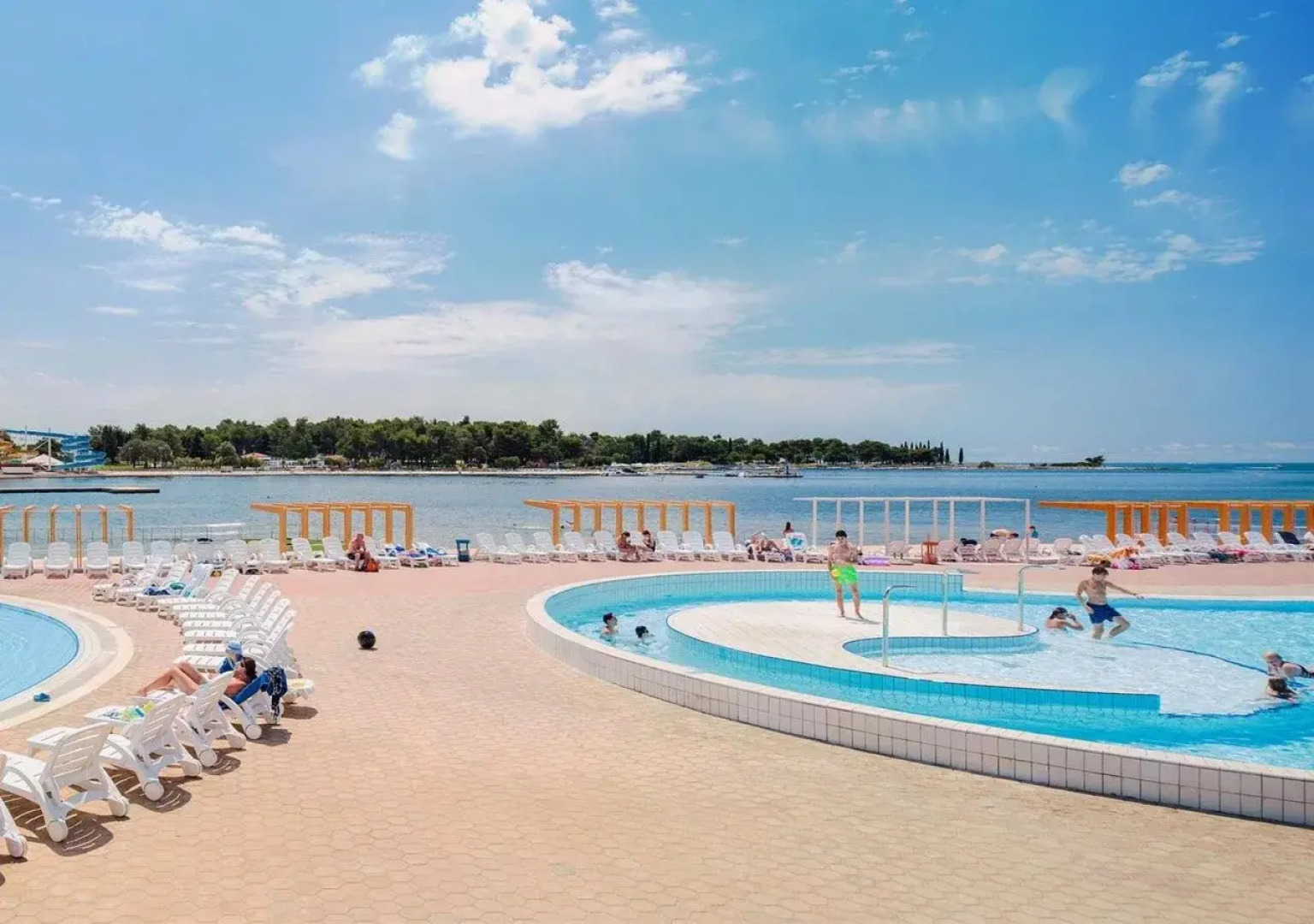 Apartments Katoro Plava Laguna