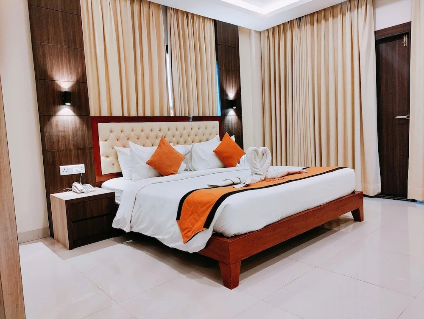 Sambhabana Hotel & Suites