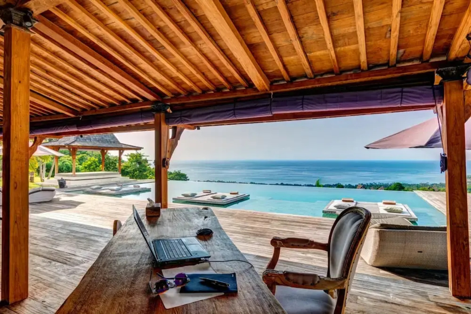 Palatial Wooden Villa, 4br, Lovina