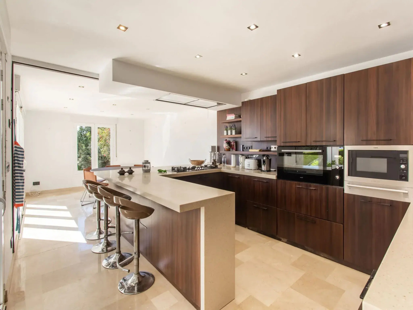 Villa in Granada With Sea Views & Pool