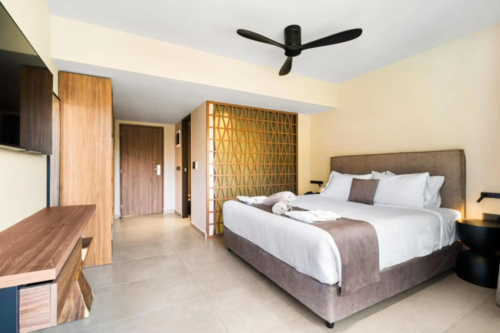 Harmony E Rock Hotel