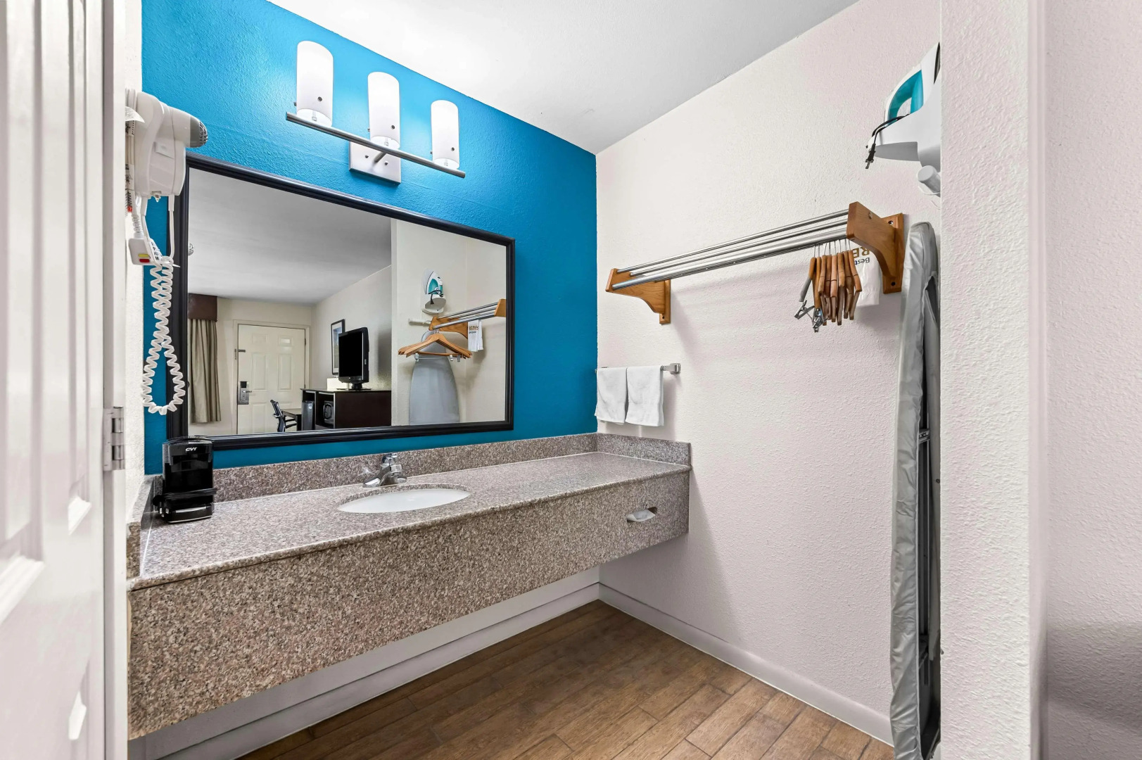 Best Western Delhi Inn