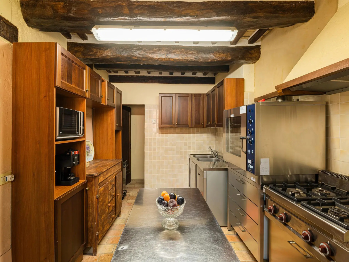 Pretty Holiday Home  with Terrace in Monte San Martino Italy