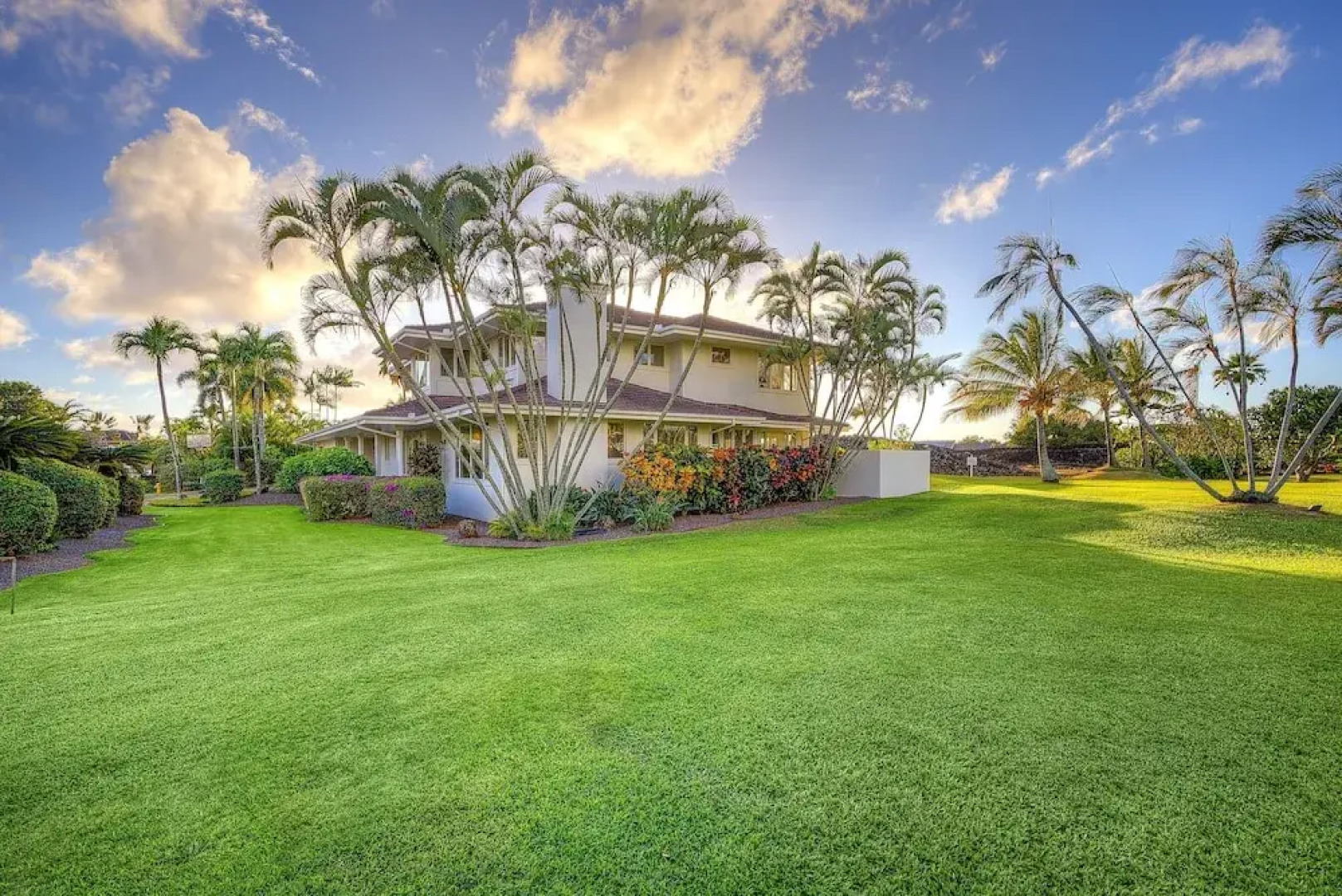 Pau Laka 5 Bedroom Home by RedAwning