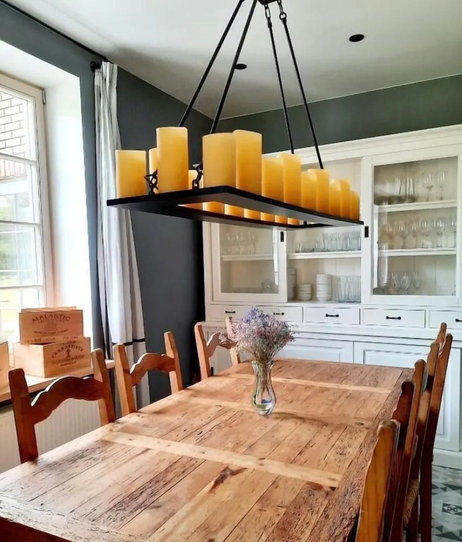 Lake & Library Hotel