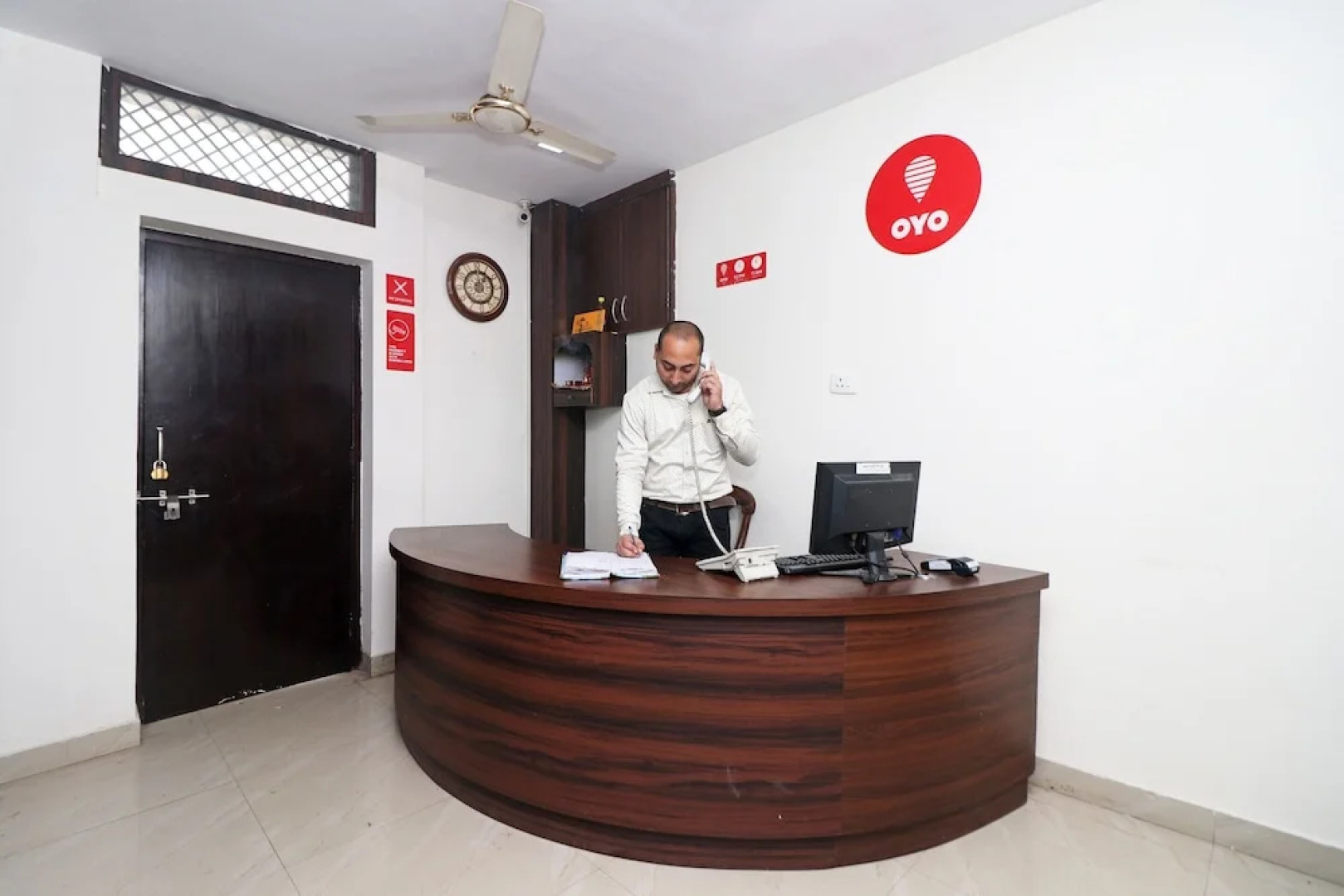 OYO 11878 Hotel De DS Plaza