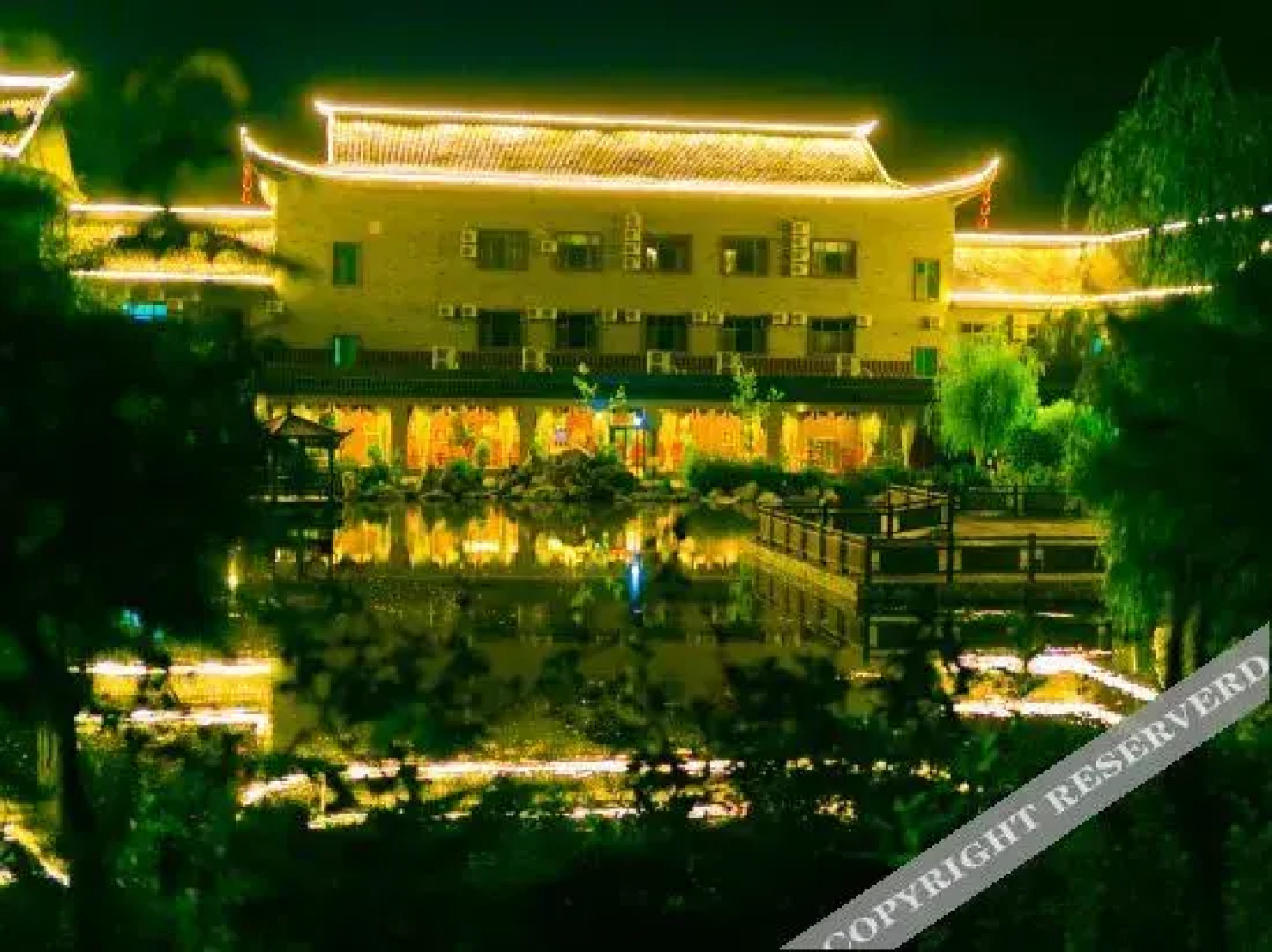 Qinyuan Holiday Hotel