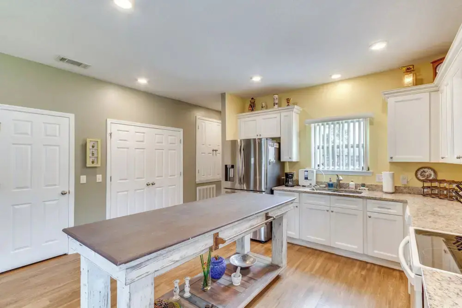 Pet-friendly Pensacola Home ~ 2 Mi to Bruce Beach!