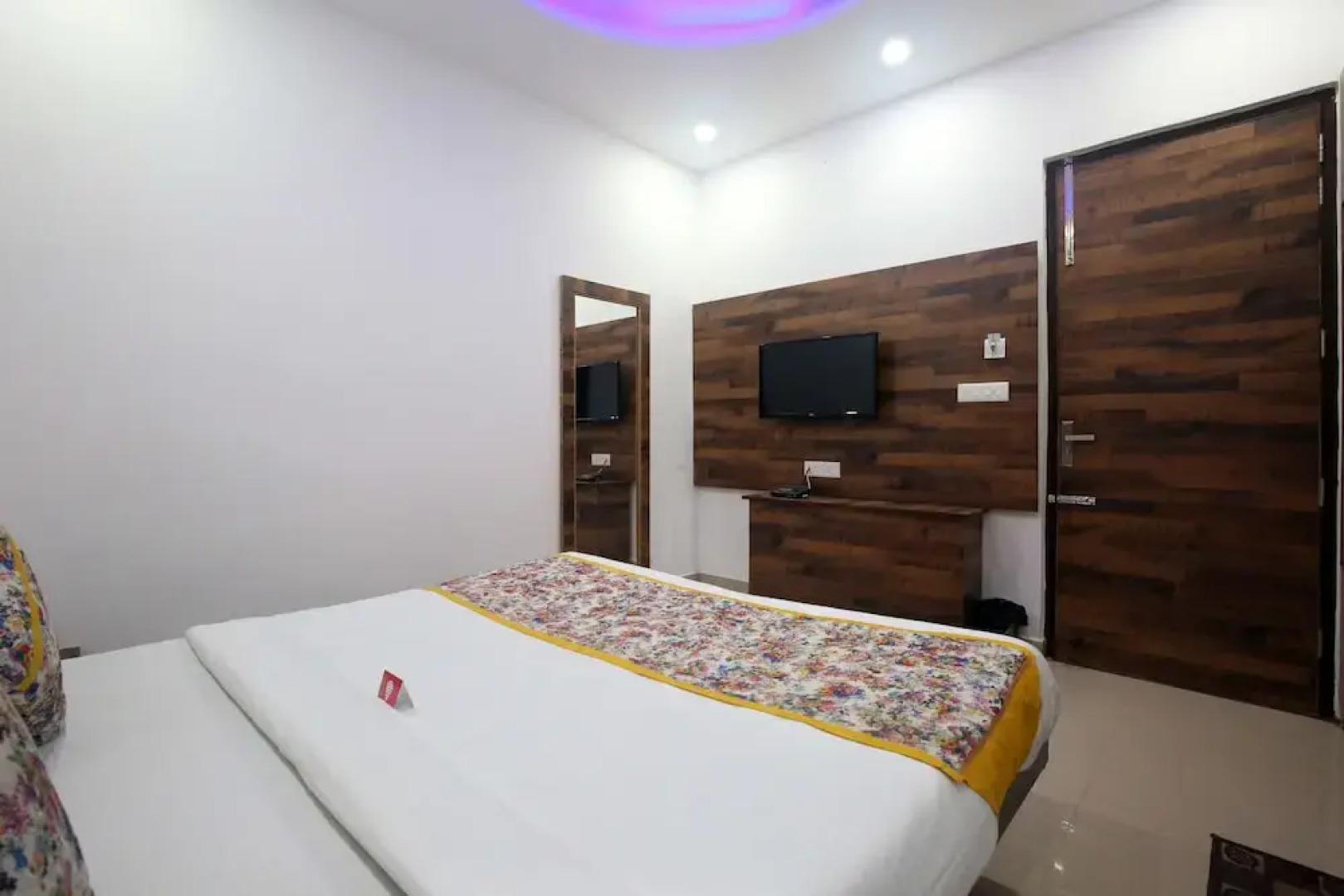 OYO 9049 Pearl Grand