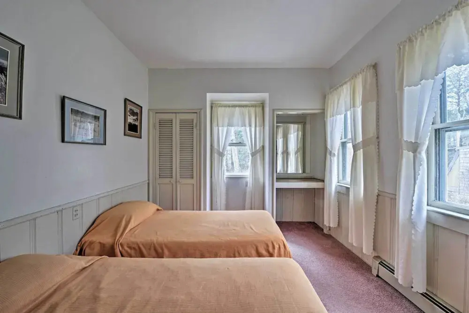 Easy Access to Beaches: Vineyard Haven House