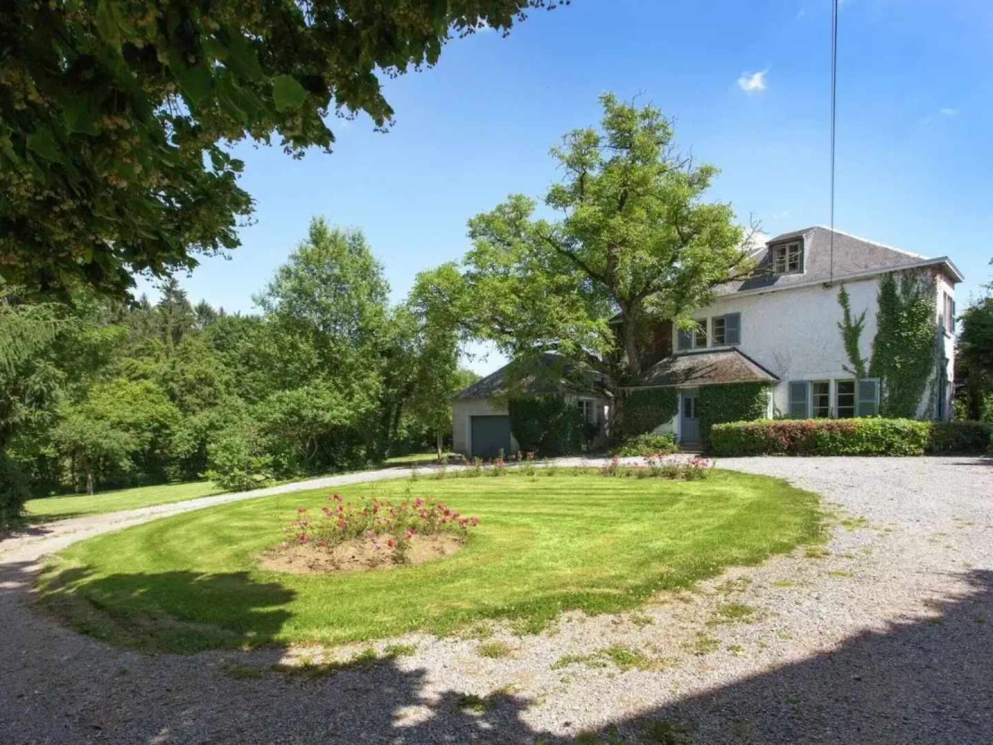 With Billiards, Table Tennis and Collection of Modern art in a Rural Setting