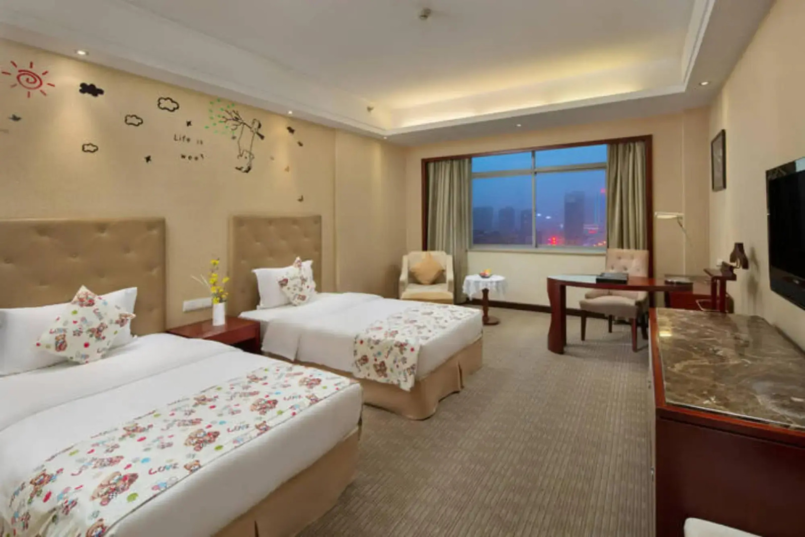 Yiyang Huatian Hotel