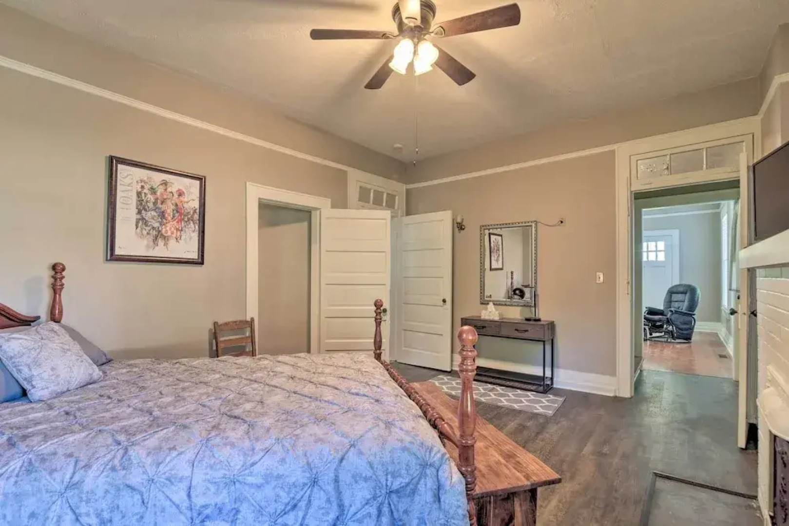 Glasgow Home w/ Porch: Close to Lake & Caves!