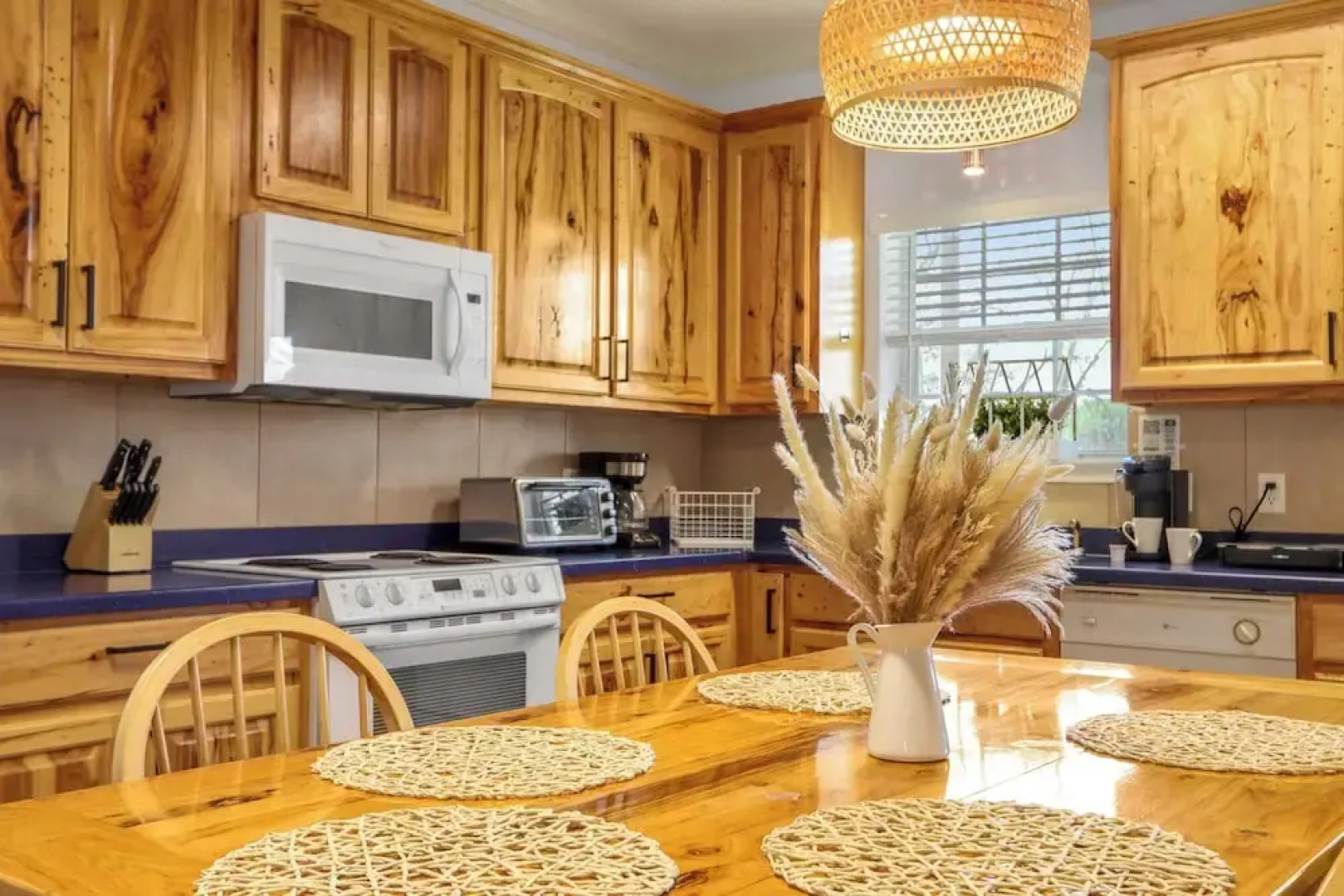 Spacious Retreat & Game Room Sleeps 12