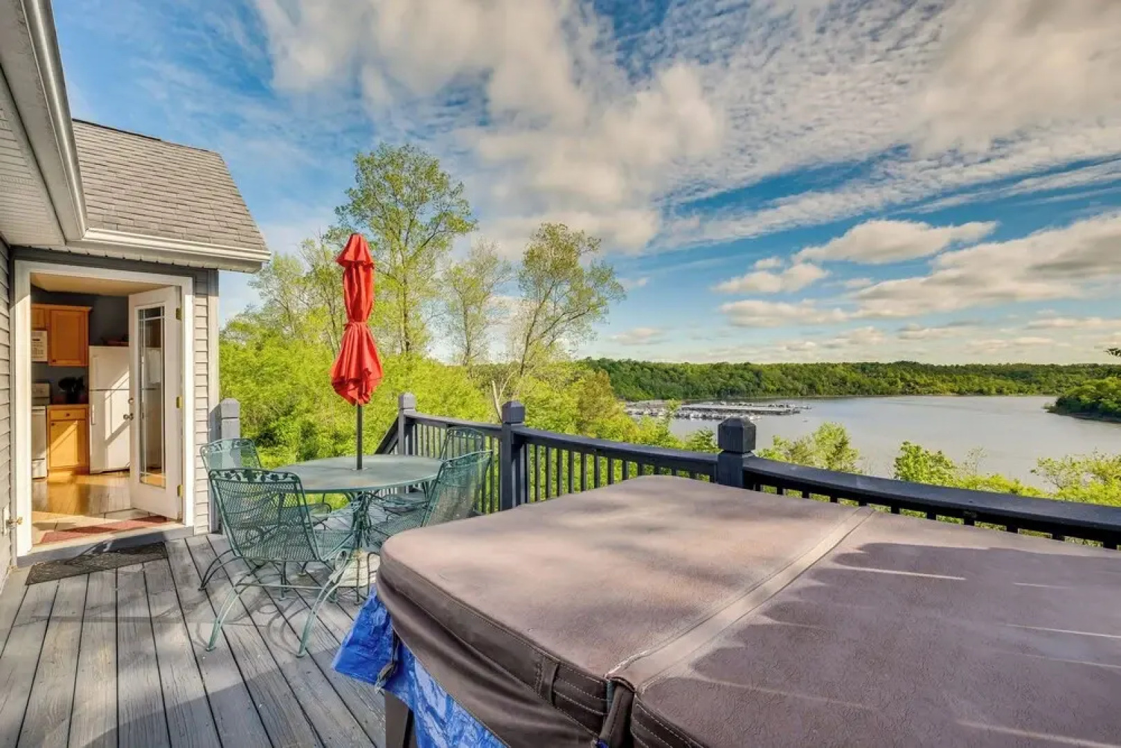 Cozy Cottage in Taylorsville: Hot Tub & Lake Views