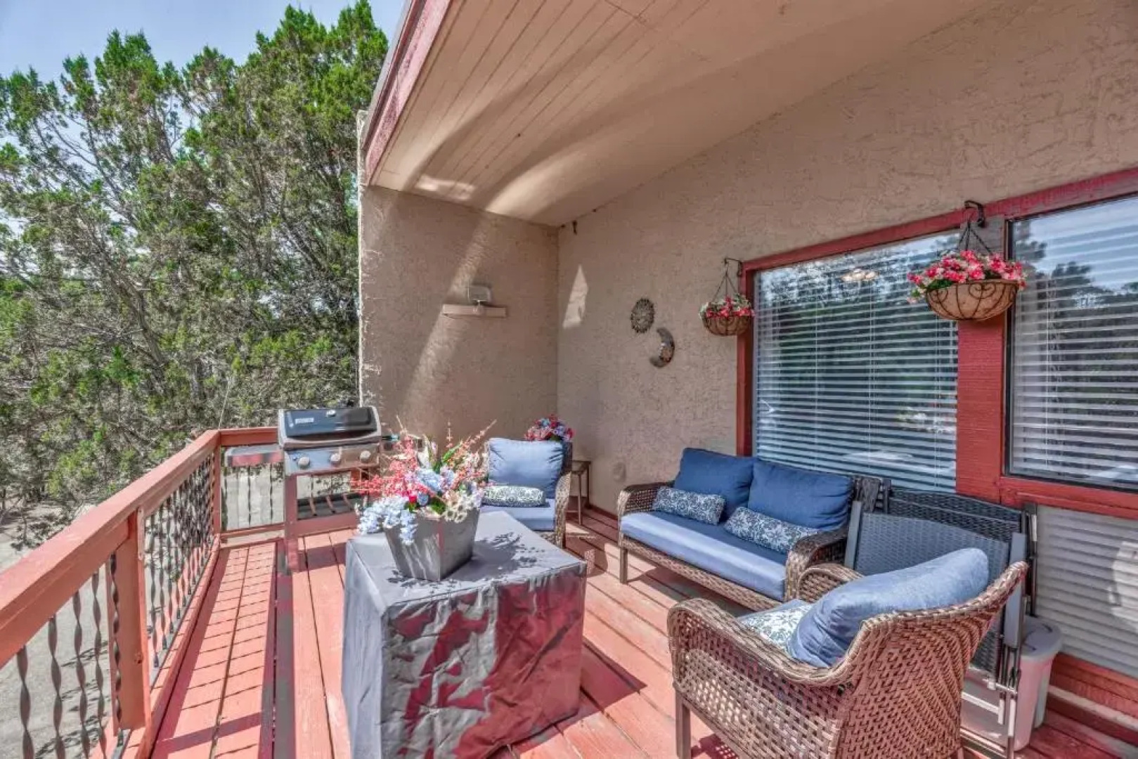 Cozy Up Haus, 3BRs, Game Room, Deck, Wi-Fi, Sleeps 8