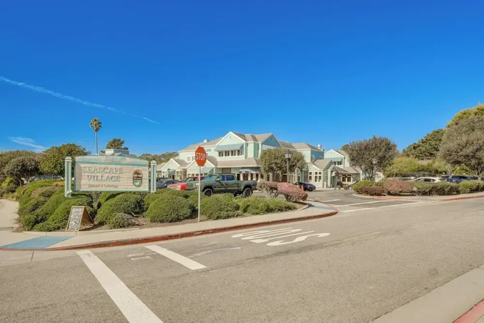 Swim, Golf & Relax: Luxe Townhome in Aptos