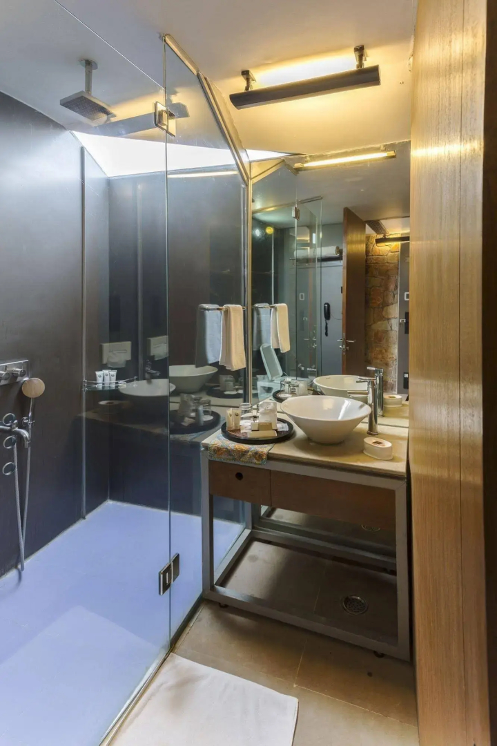 Mana Hotels