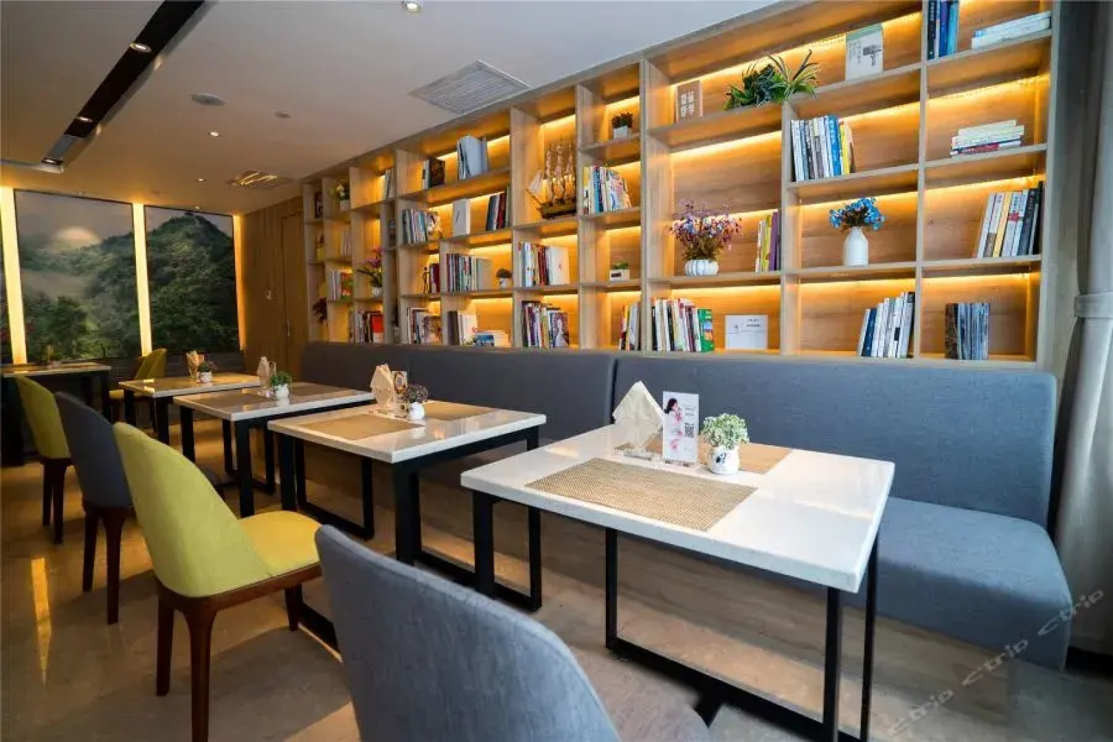 Atour Hotel Hanzhong High-Speed Railway Station