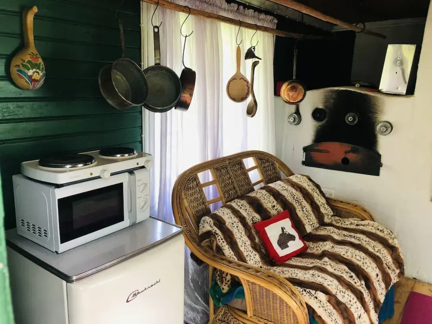 Tranquil Lakeside Cottage Retreat