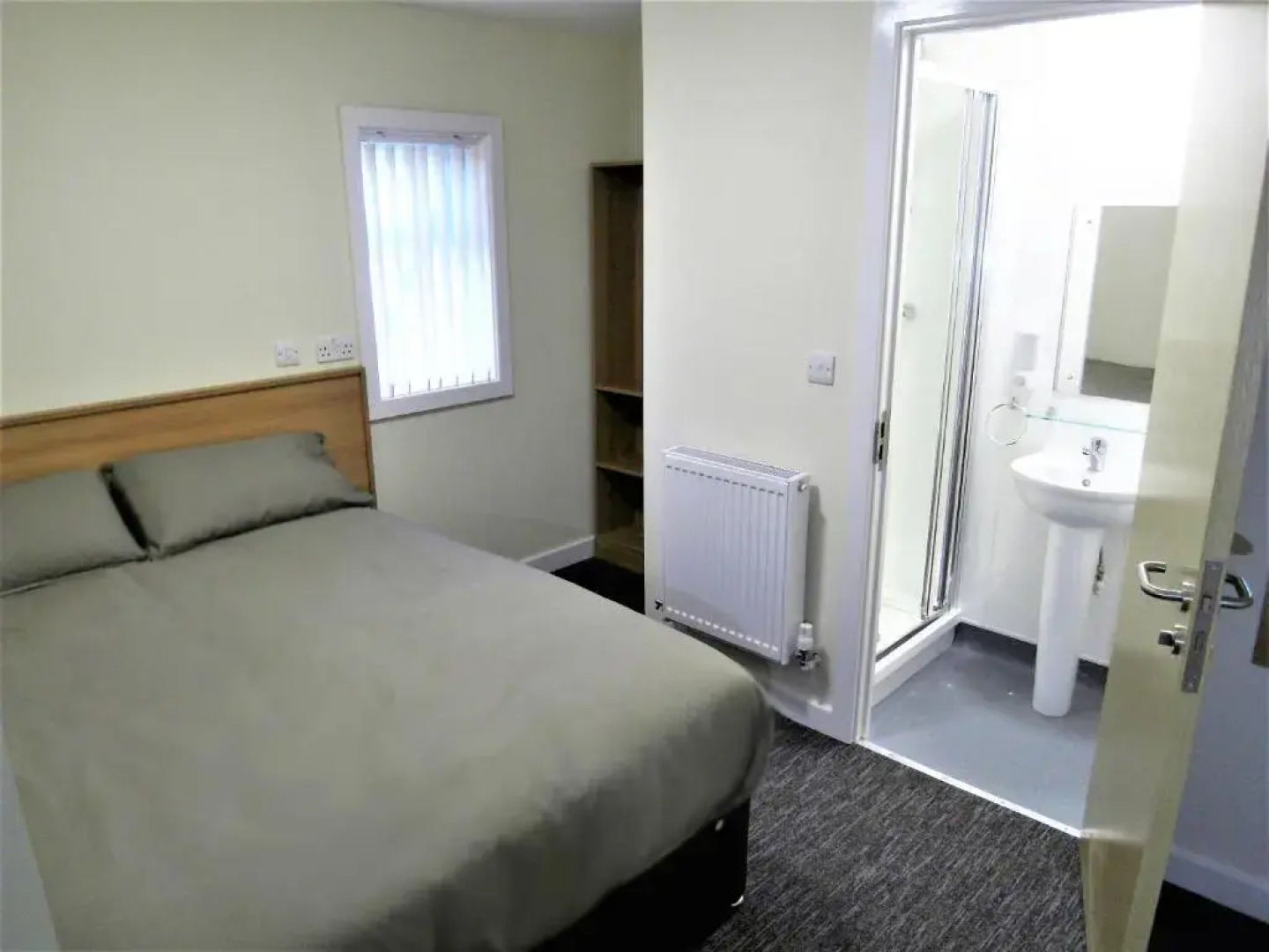 Road King  Hollies Truckstop Cafe