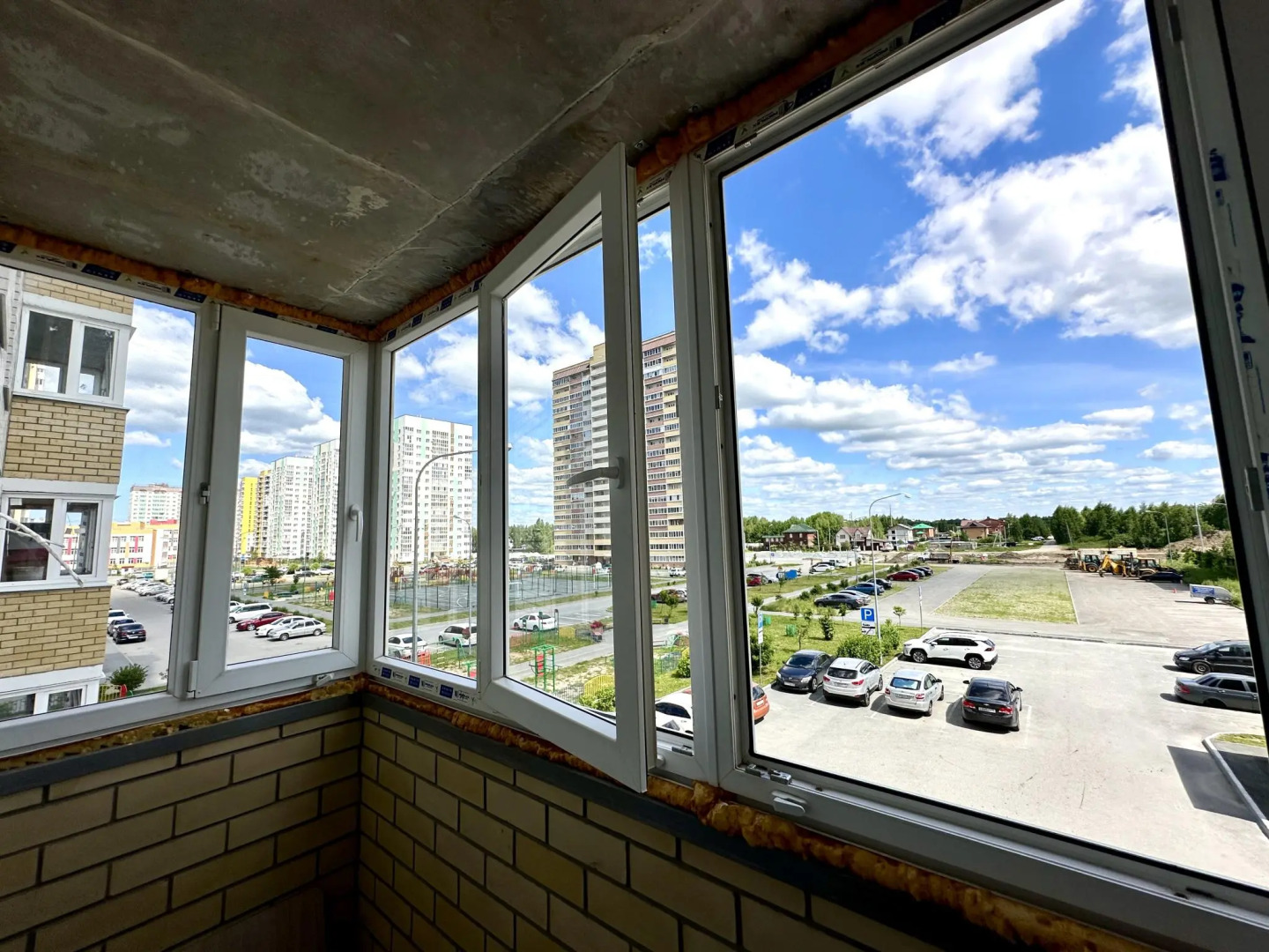 Compass (Компасс) в 15-м микрорайоне 42