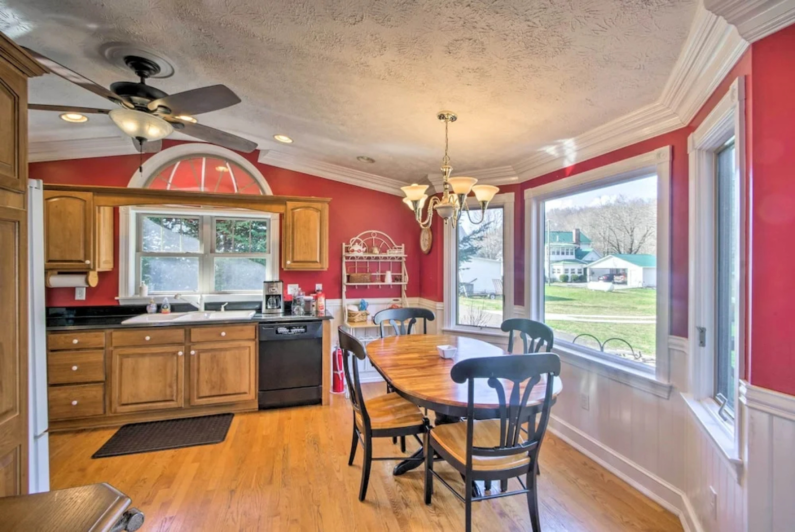 Damascus Home w/ Fire Pit & Views, Walk to Shops!