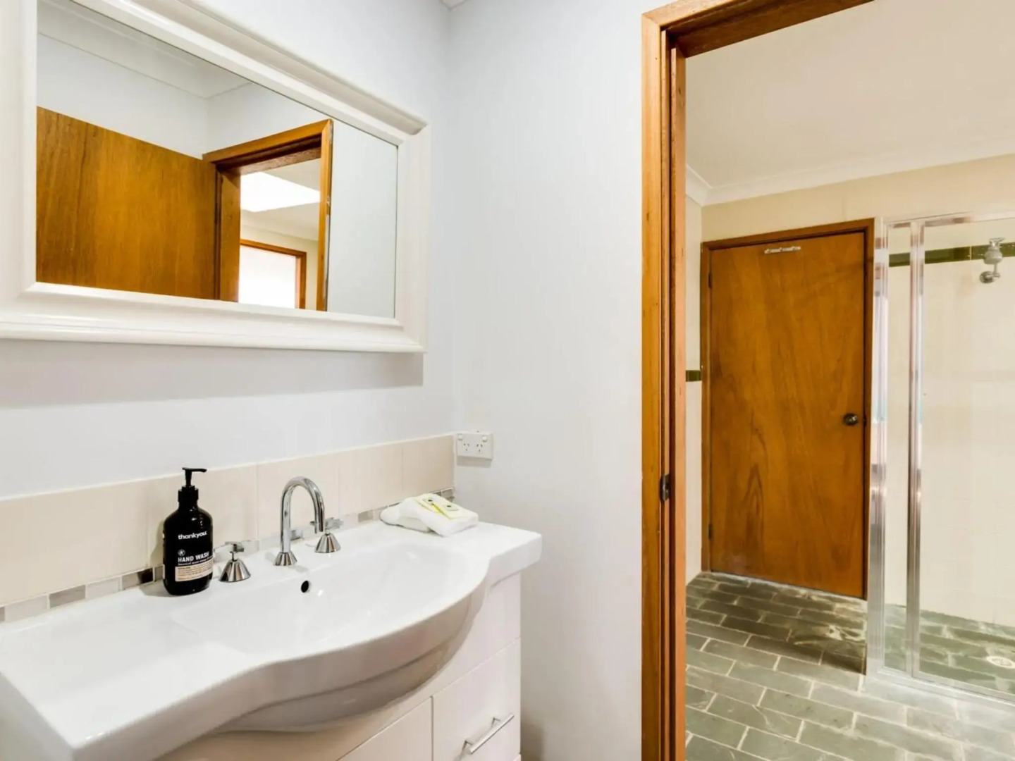 GERROA DREAMING Gerroa 4pm check out Sundays