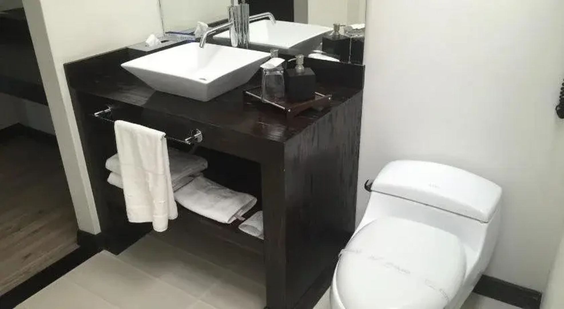 Hábitat Suites Hotel