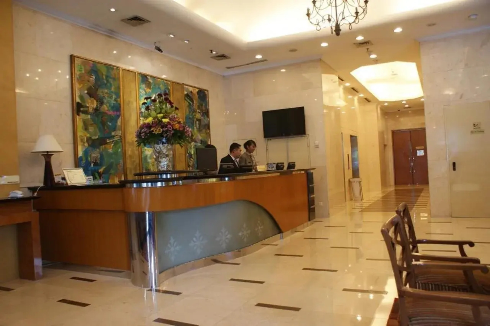 Grand Tropic Suites Hotel