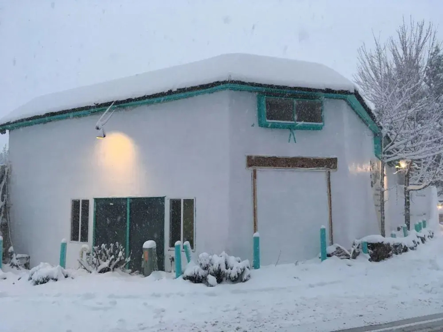 SnowMansion Taos Adventure Lodge