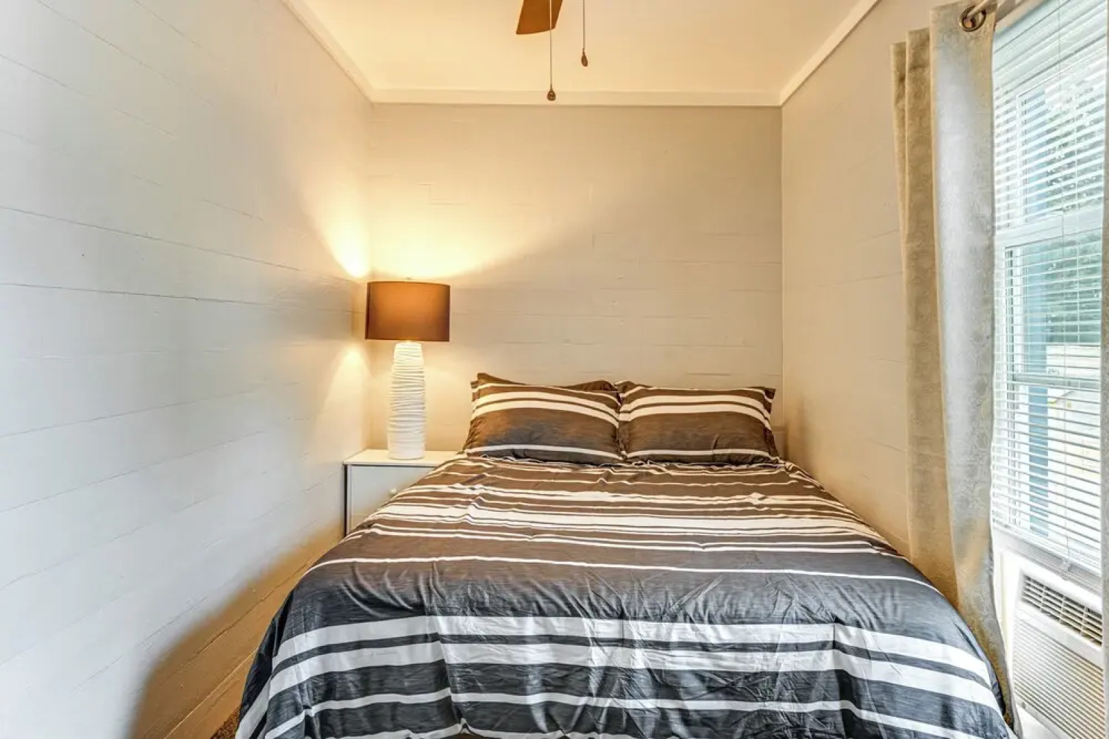 Near Cayuga Wine Trail: Seneca Falls Convenience!