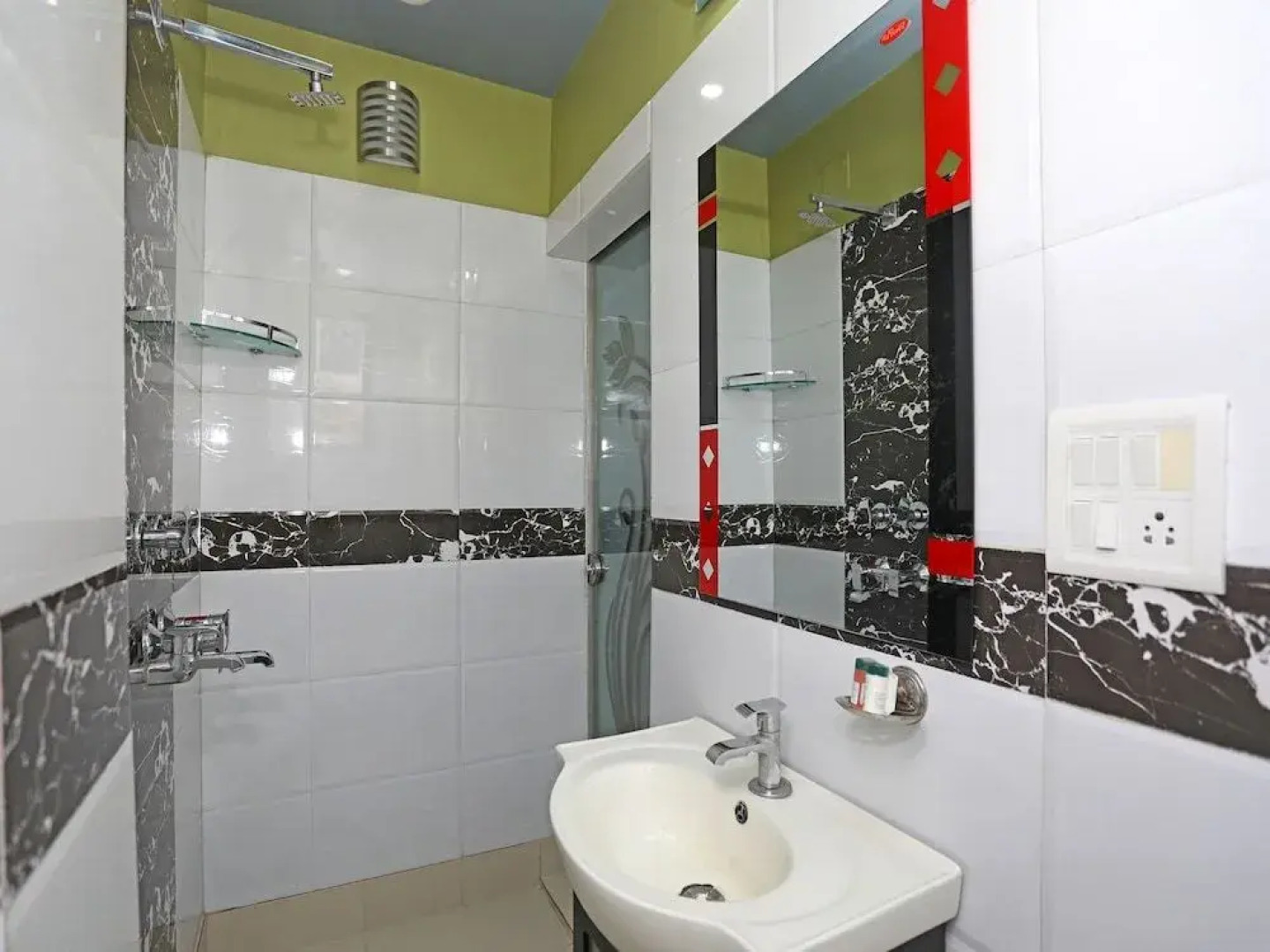 OYO 2629 Hotel Royal Odyssey