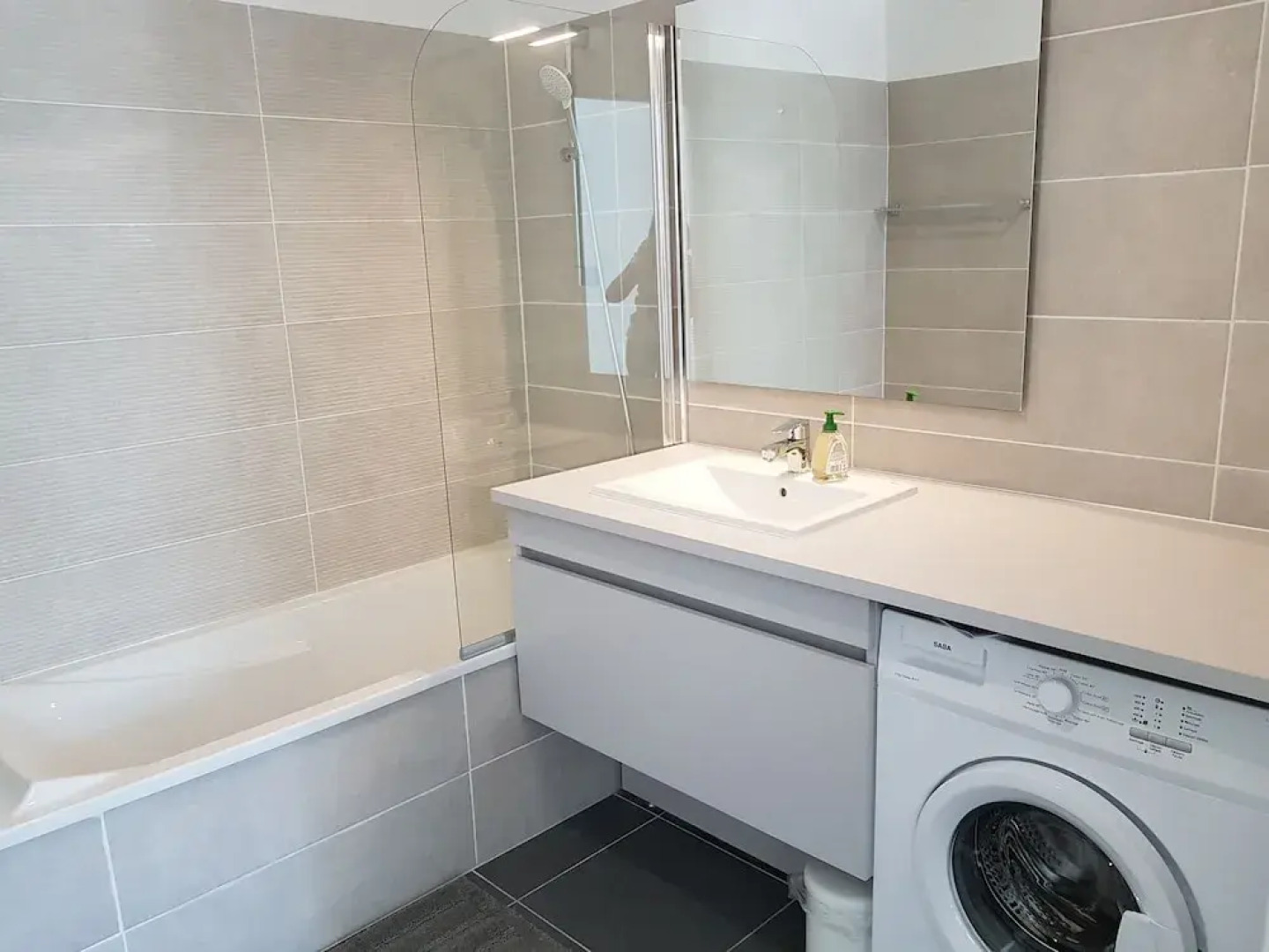 Appartement Neuf Stylé Proche Gare Sud