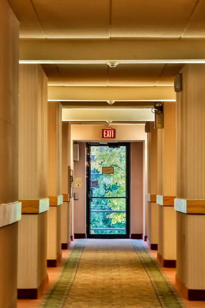 The View Inn & Suites