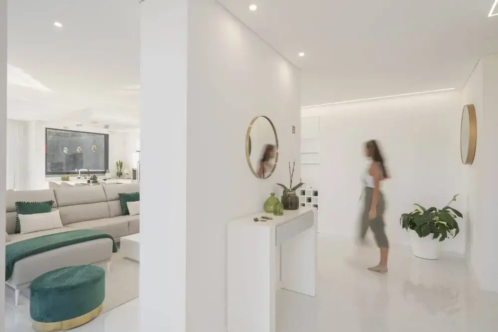 Sun, Pool and Comfort, The White House