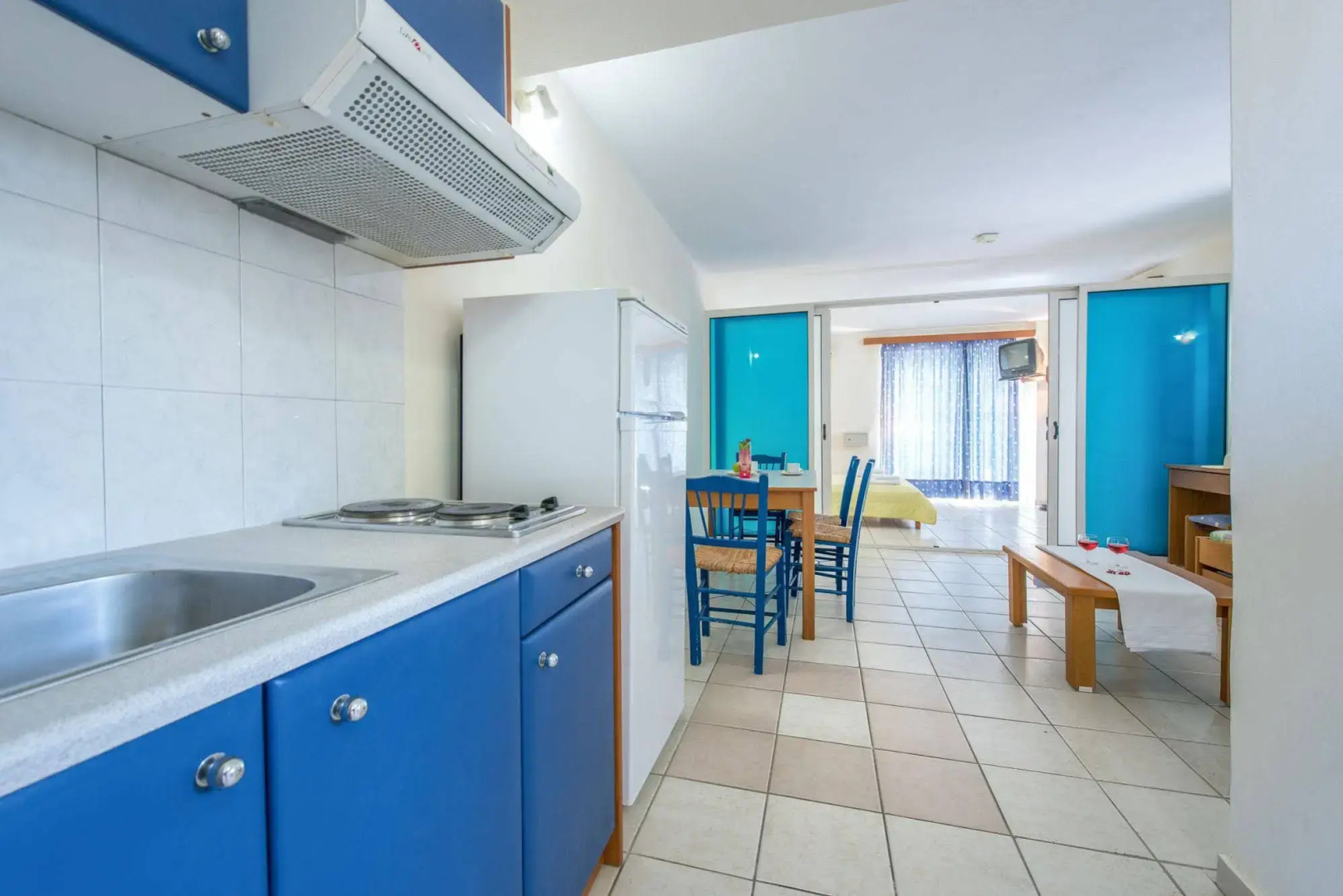 Koukounaria Hotel & Suites